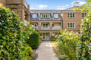 Estate Grounds- click for photo gallery